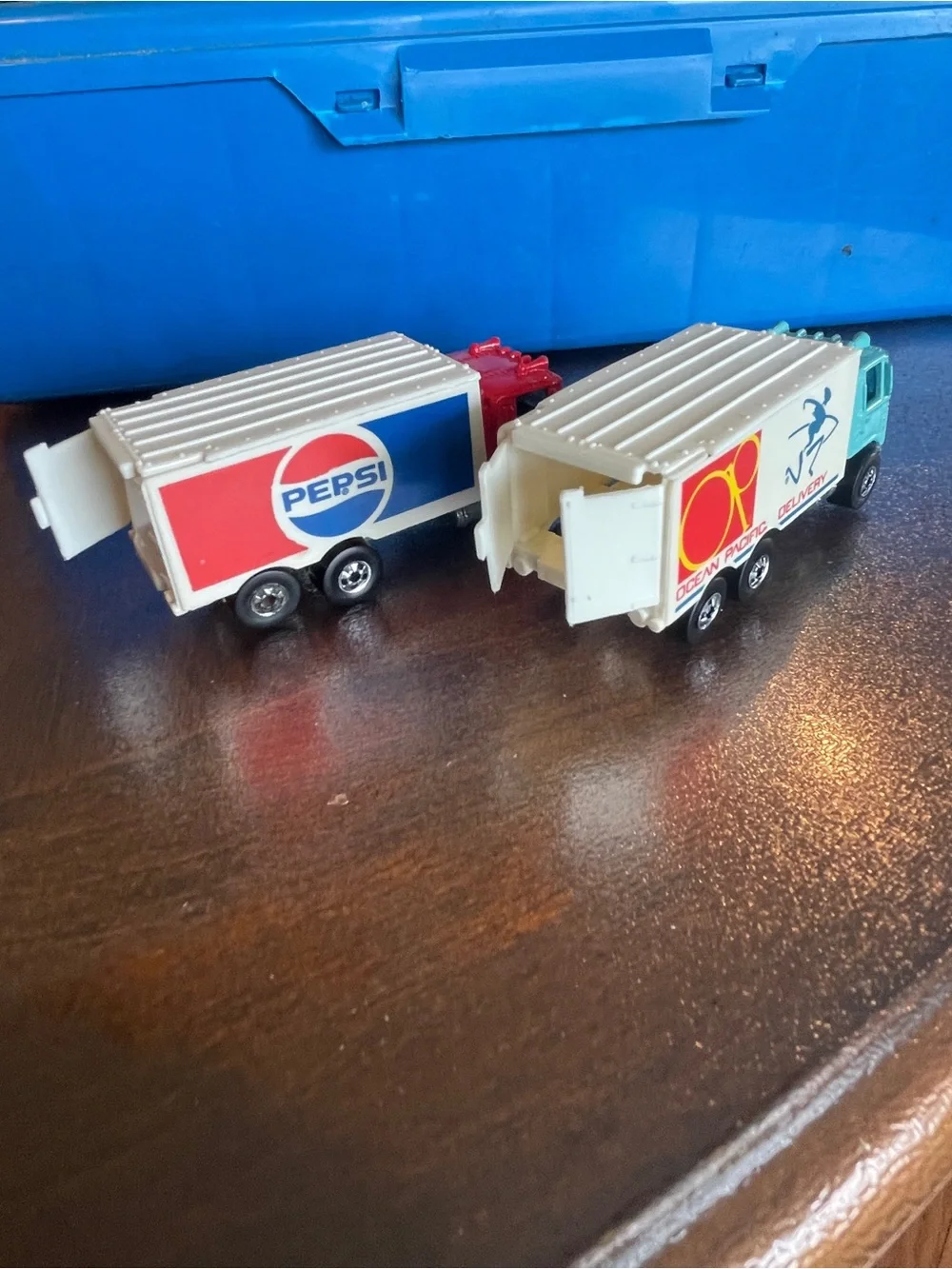 Hot Wheels HiWay Hauler  Pepsi 1986 Truck & Ocean Pacific Delivery lot 2